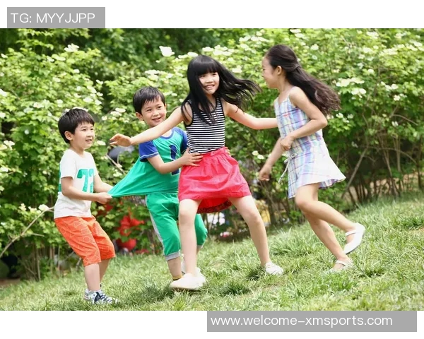 草坪充气足球带来的欢乐体验与家庭互动的完美结合